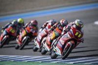 Sergio García Dols hereda la victoria en Moto3 y Acosta hace historia en Moto2