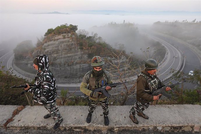 Archivo - Guardia fronteriza en Jammu Cachemira 