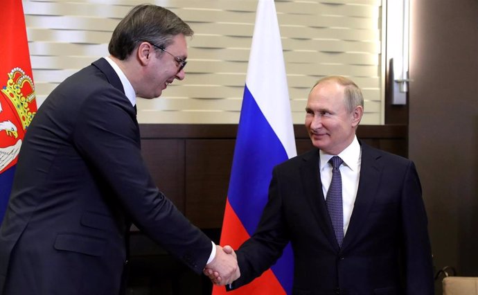 Archivo - Aleksandar Vucic y Vladimir Putin 