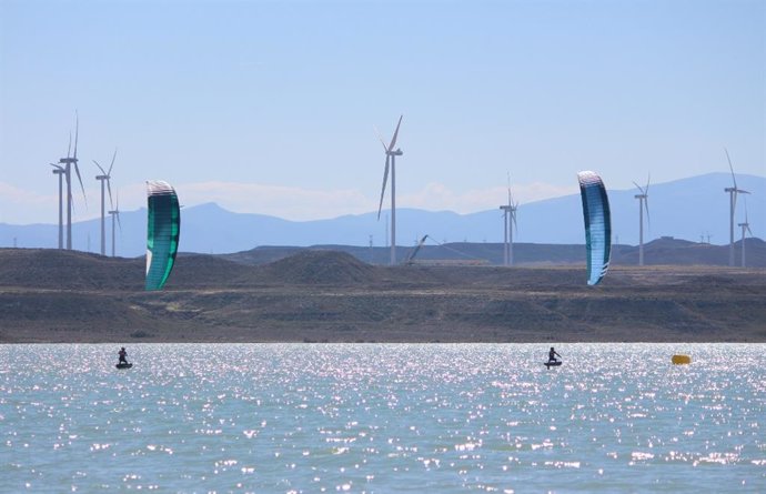 El embalse de la Loteta está a más de 200 kilómetros de la costa más cercana