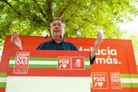 Espadas advierte a los votantes: "Hay un candidato que suma con la ultraderecha y otro le para los pies", el PSOE-A