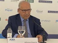 Alfonso Guerra ingresa en la Real Academia de Buenas Letras con un discurso en torno a la poesía de Machado