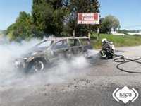 Extinguido el incendio de un vehículo en Granda, Siero