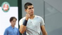 Alcaraz se mete en cuartos de Roland Garros