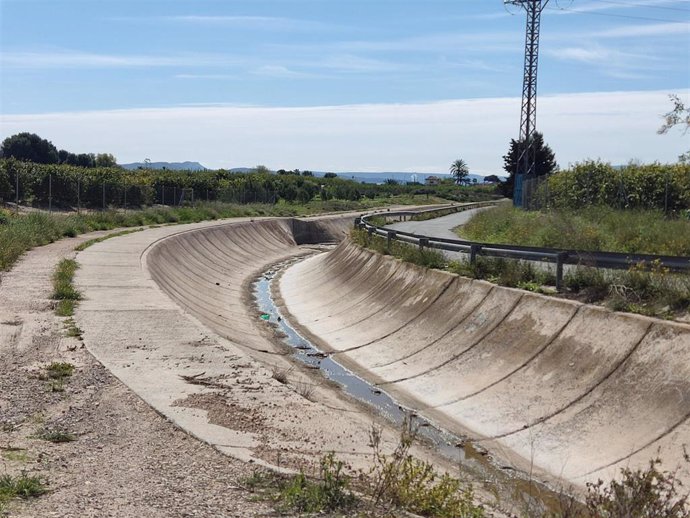 Archivo - Imagen del canal del Trasvase Tajo-Segura a su paso por el municipio murciano de Santomera