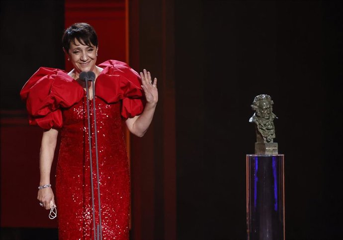 Archivo - La actriz Blanca Portillo recibe el Goya  a la mejor intérprete protagonista en la 36 gala de los Premios Goya.