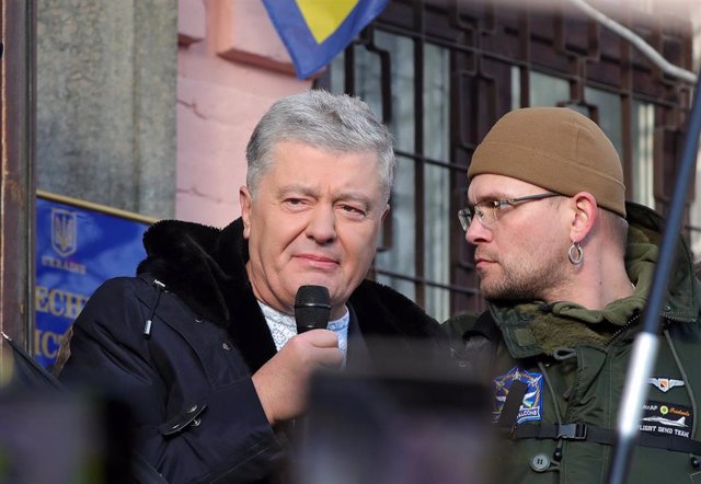Archivo - El expresidente Petro Proshenko tras su puesta en libertad el 19 de enero.