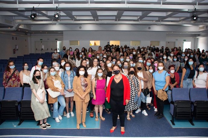 Archivo - Mujeres participantes en el proyecto ISOS