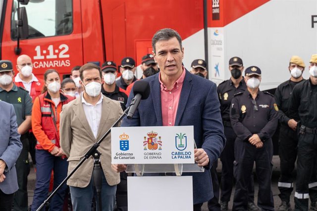 Archive - The President of the Government, Pedro Sánchez, offers statements to the media at the Advanced Command Post, in the municipality of El Paso, La Palma, Canary Islands (Spain).  Sánchez appears after having chaired the meeting of the Committee Di