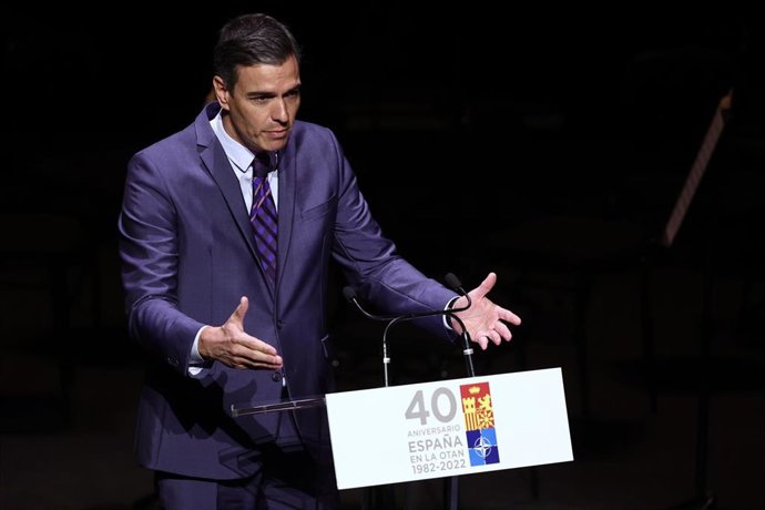 El presidente del Gobierno, Pedro Sánchez, interviene en el acto de conmemoración del 40 Aniversario del ingreso de España en la OTAN, en el Teatro Real, a 30 de mayo de 2022, en Madrid (España). Este acto tiene lugar justo el mismo día en que se produ
