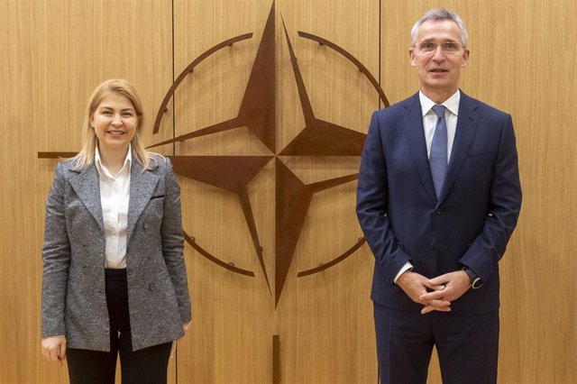 Archivo - El secretario general de la OTAN, Jens Stoltenberg, en un encuentro con la vice primera ministra de Ucrania para Integración Europea y Euroatlántica, Olga Stefanishina
