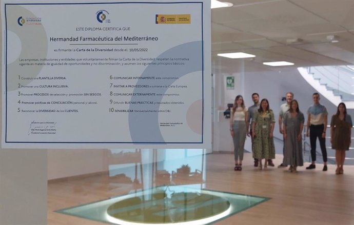 Diploma que acredita la adhesión de Hefame a ka Carta