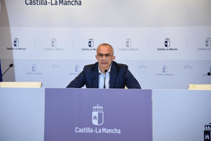 El director general de Salud Pública, Juan Camacho, en rueda de prensa