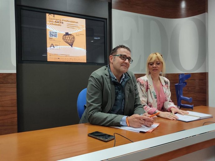 José Luis Costillas y Marta Fermín en rueda de prensa.