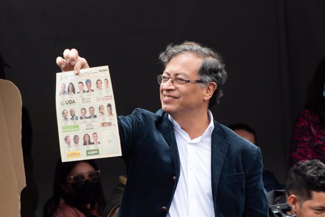 29 May 2022, Colombia, Bogota: Colombian left wing-presidential candidate Gustavo Petro for the political alliance "Pacto Historico" votes during the 2022 Colombian Presidential election. Photo: Perla Bayona/LongVisual via ZUMA Press Wire/dpa