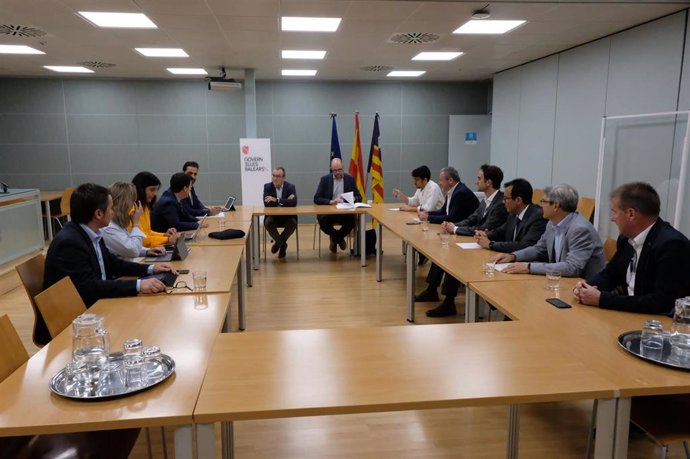 El vicepresidente del Govern, Juan Pedro Yllanes, aborda junto al consejero del Departamento de Desarrollo Económico y Empresaria del Gobierno de Navarra, Mikel Irujo, el proyecto de la planta de Hidrógeno de Lloseta (Mallorca)