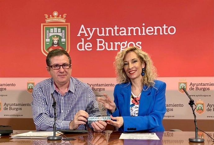 José Manuel Carbonell (I) y Blanca Carpintero.