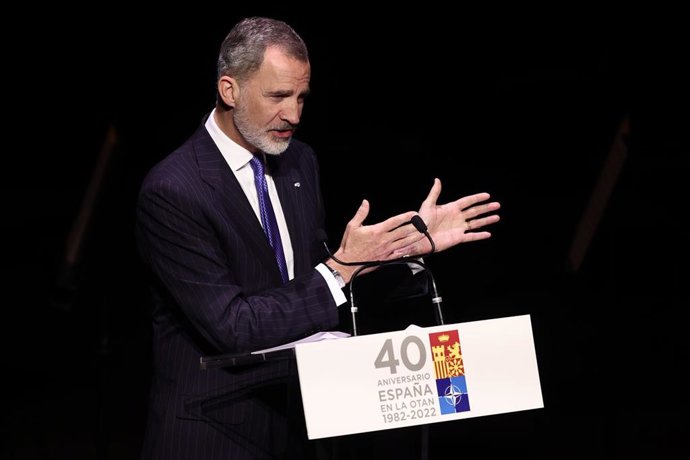El Rey Felipe VI interviene en el acto de conmemoración del 40 Aniversario del ingreso de España en la OTAN, en el Teatro Real de Madrid