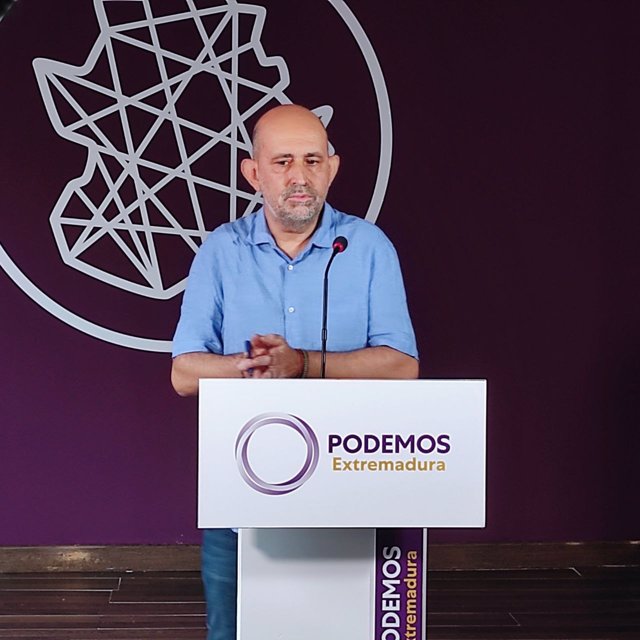 El portavoz de Podemos, José Antonio González, en rueda de prensa