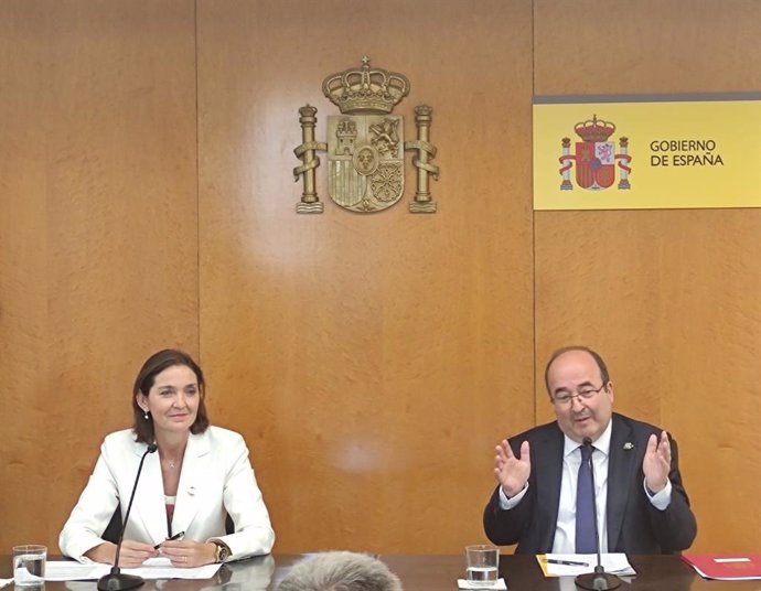 La ministra de Industria Comercio y Turismo, Reyes Maroto, y el ministro de Cultura y Deporte, Miquel Iceta, en Tarragona