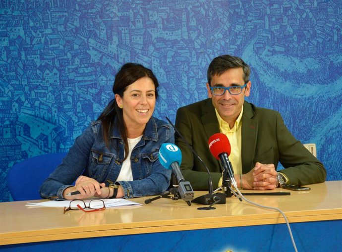 La concejal de Obras y Servicios y Transición Ecológica, Noelia de la Cruz, y el director general de la Real Fundación Toledo, Eduardo Sánchez Butragueño, en rueda de prensa
