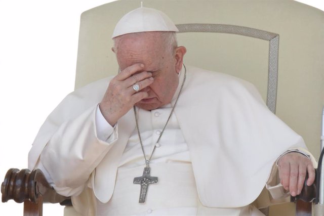 11 May 2022, Vatican, Vatican City: Pope Francis gestures during his weekly general audience in St. Peter's Square at the Vatican. Photo: Evandro Inetti/ZUMA Press Wire/dpa