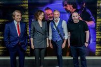 Fotografías de artistas como Raphael, Rihanna o los Rolling decoran la estación de Metro Estadio Metropolitano