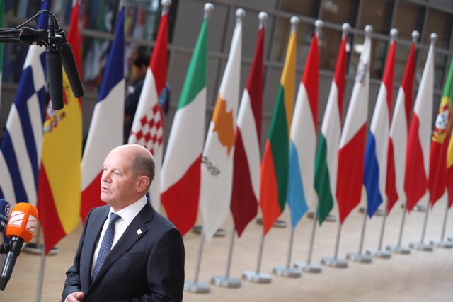 30 May 2022, Belgium, Brussels: German Chancellor Olaf Scholz speaks to the media upon arriveal to attend a special meeting of the European Council at the European Union headquarters in Brussels. Photo: Nicolas Maeterlinck/BELGA/dpa