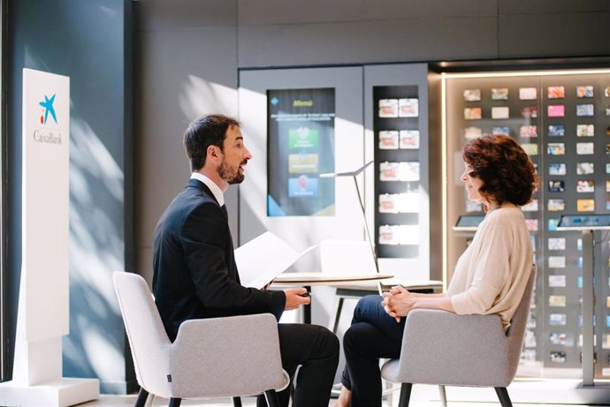 Interior de oficina de CaixaBank