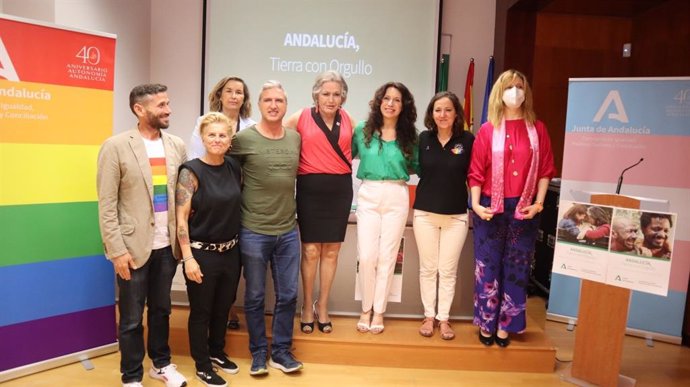 La consejera de Igualdad, Políticas Sociales y Conciliación, Rocío Ruiz, durante la presentación de la campaña por el día del orgullo Lgtbi.