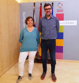 Archivo - La coordinadora general del área de Cultura y Bienestar Social, Catalina Trobat, y el regidor de Cultura y Bienestar Social, Antoni Noguera.