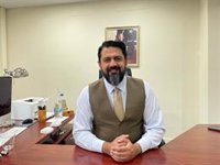 La madre de las asesinadas en Pakistán vuelve con el padre en su piso de Terrassa (Barcelona)