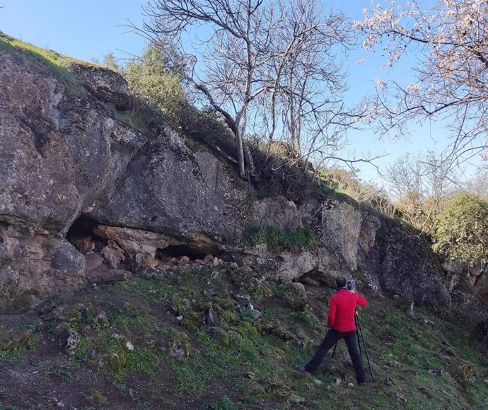 Trabajos en la Cueva de la Lobera.