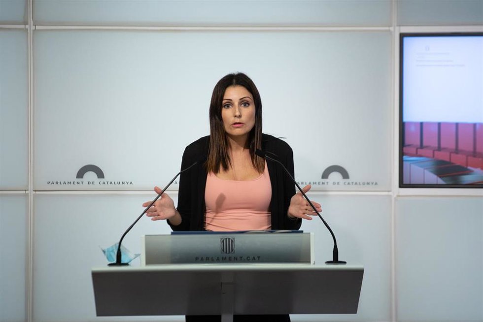 Imagen de archivo - La diputada del PP en el Parlament Lorena Roldán, en rueda de prensa en el Parlament de Catalunya, a 28 de septiembre de 2021, en Barcelona, Cataluña (España). 