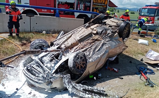 El coche en el que viajaban los cuatro heridos