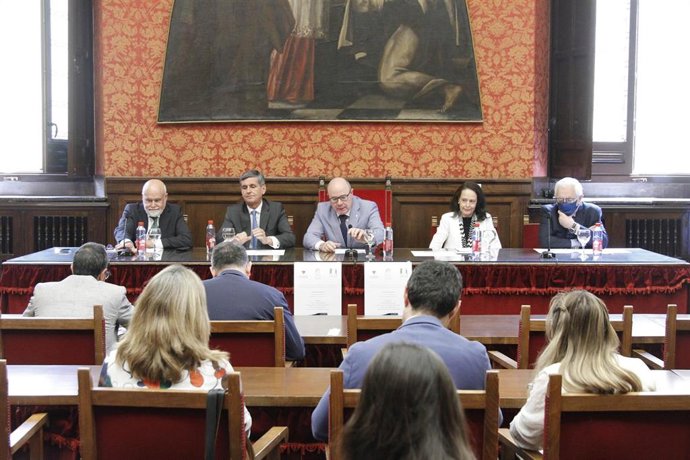 Conferencia de Pedro González-Trevijano en Derecho de la Universidad de Granada