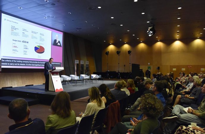 El director general de la Fundació La Caixa, Antonio Vila Bertrán, durant la seva intervenció en l'obertura del congrés