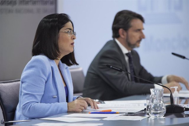 La ministra de Sanidad, Carolina Darias, y el director del Instituto Sanitario Carlos III, Cristóbal Belda, participan en la rueda de prensa posterior al Consejo Interterritorial del SNS, a 25 de mayo de 2022, en Madrid (España). 
