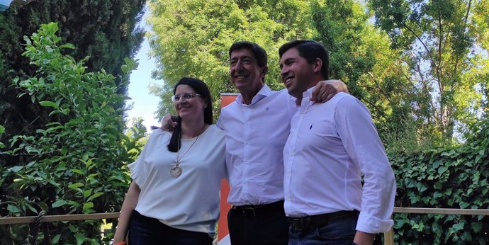 Juan Marín, junto a los número uno y dos de Cs por Jaén, Enrique Moreno y María Dolores Galiano. (archivo)