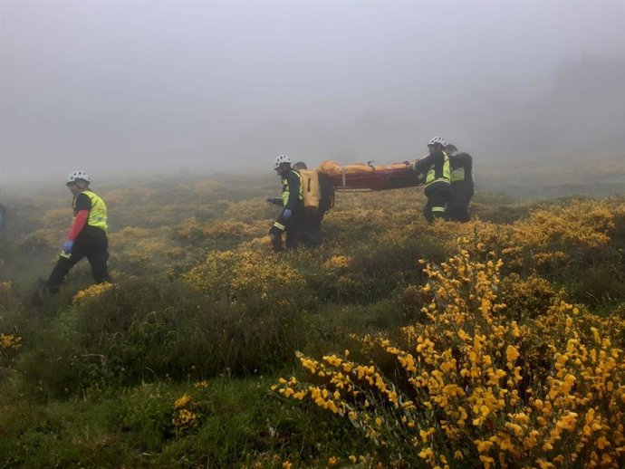 Rescate de la ciclista que se rompió la pierna de una zona de monte de Vega de Liébana