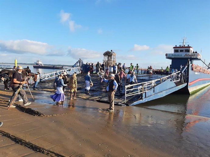 Embarque de las hermandades del Rocío en Bajo de Guía