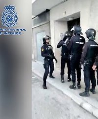 Detenidos cinco pandilleros por dar una paliza a un joven en un bar de Tetuán por querer dejar la banda