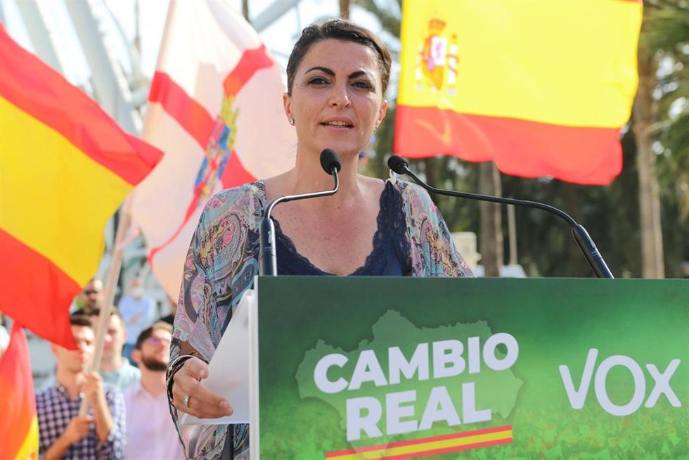La candidata a la Presidencia de la Junta, Macarena Olona, en su intervención en el acto de precampaña de la formación en Almería. A 29 de mayo de 2022 en Almería, Andalucía, España.