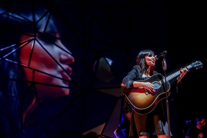 Archivo - Eva Amaral durante un concierto en el Wizink Center.