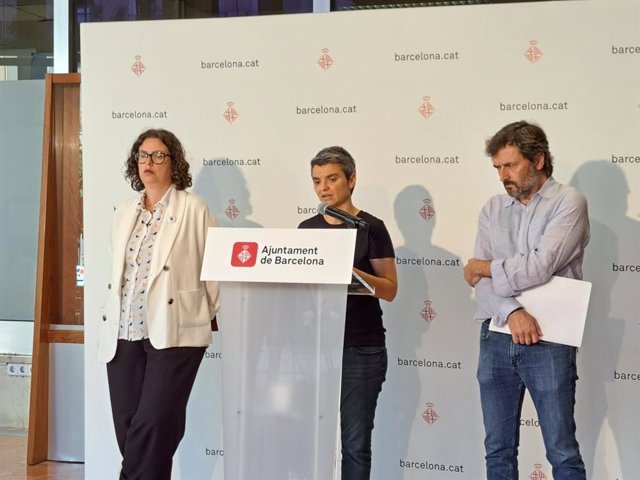 La concejal de Vivienda de Barcelona, Lucía Martín, en declaraciones a los medios este martes