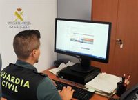 La Guardia Civil desmantela un grupo criminal dedicado a cometer estafas a través de Internet