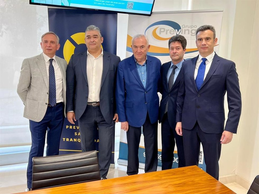 De izquierda a derecha, director general Cualtis, Eusebio Gómez; el CEO Grupo Preving, Andrés López; el presidente del Consejo de Administración Grupo Preving, José Rey; el subdirector general de Cualtis, Sixto Cantabrana, y CEO Grupo Preving, Jesús Nie