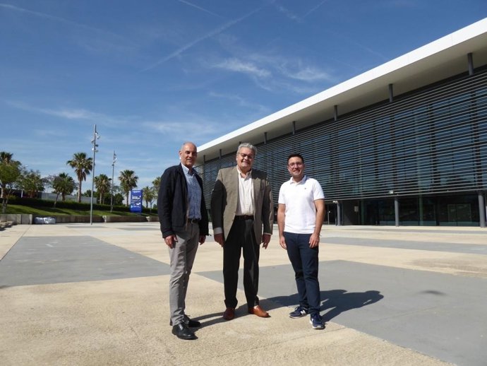 Vicepresidente segundo de la Cámara de Reus, Jaume Batista; presidente de la Cámara de Reus,  Jordi Just, y el Clúster Mnager del TIC Sud , Sergi Novo.