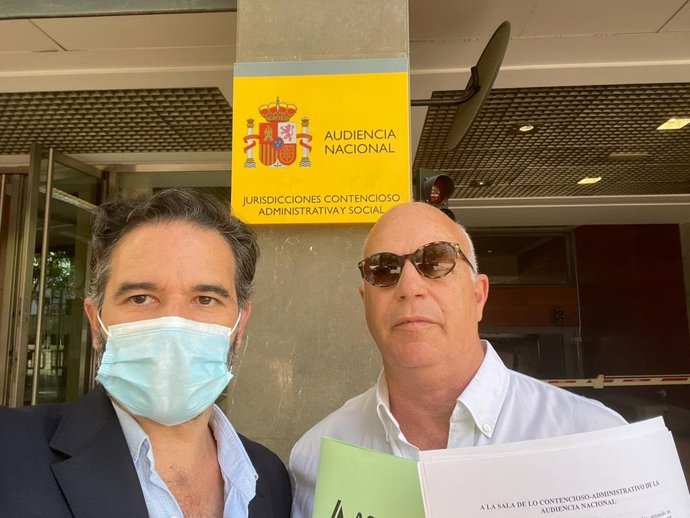 Presentación del recurso contencioso-administrativo contra la CHG