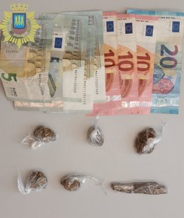 La Policía Local de Logroño detiene a un individuo por tráfico de drogas en la Glorieta del Doctor Zubía